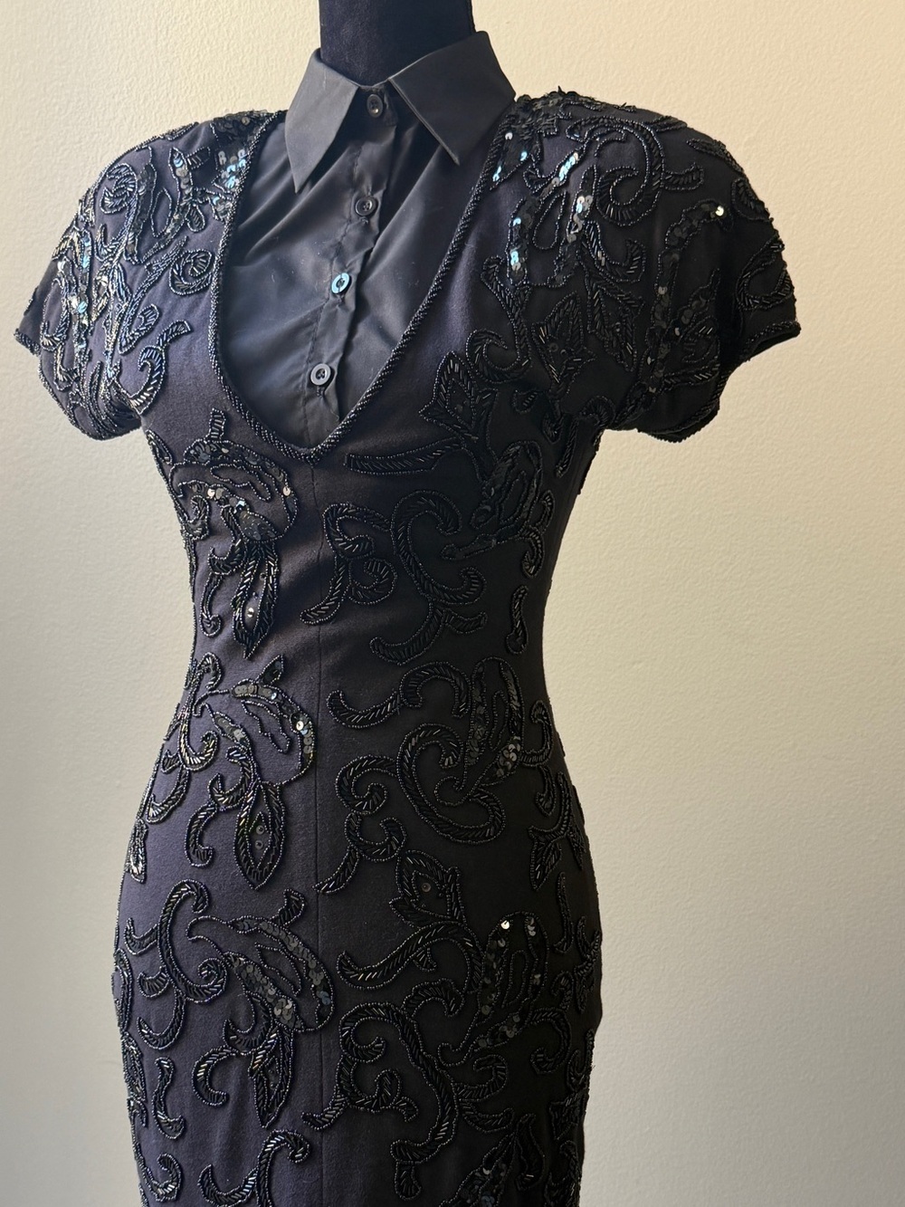 Cache Black Beaded Short-Sleeve Evening Dress - Elegant Cocktail Style
